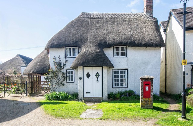 Gorgeous thatched cottage in Purbeck - ideal for family holidays