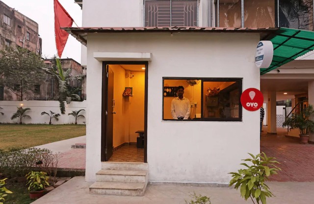 Goroomgo White Palace Hotel & Resort New Alipore Kolkata