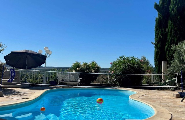 Goudargues: Hills & Heated Pool