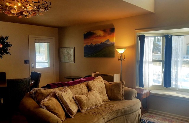 Gowdy Apartment. Fenced yard pet friendly , modern, clean. Gowdy Properties