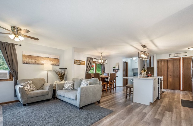 || Grand Getaway || PET FRIENDLY! {New Listing}