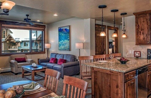 Grand Lodge on Peak 7 Luxury 1BD Ski-In/Ski-Out
