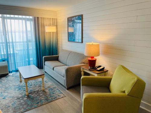 Grande Cayman 1BR Penthouse Patio Oceanfront Views