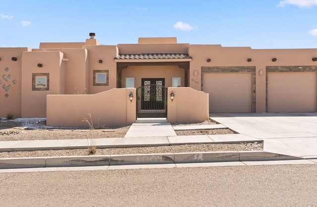 Great Custom Home New Heated Pool & Hot Tub