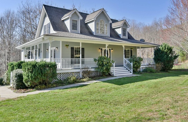 Great for families - sleeps 15! Starlink Internet! Pet friendly!