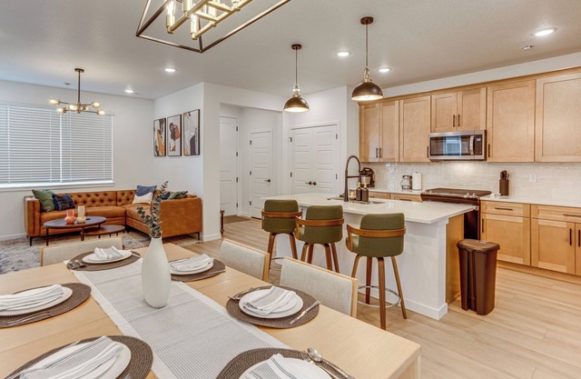 Great for Families! Newly Built Home in Aurora