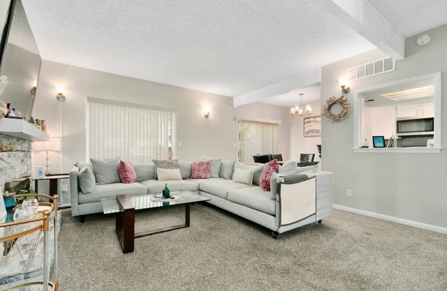 Great for small groups 2BR+Tennis and Basketball