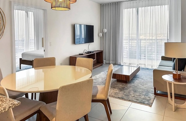 Great Relaxing Overnight Stay! Golf View, Pets Allowed, Onsite Swimming Pool