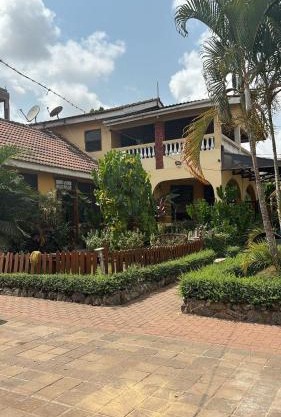 Green house, 2bdr Apt, 7 min from Airport