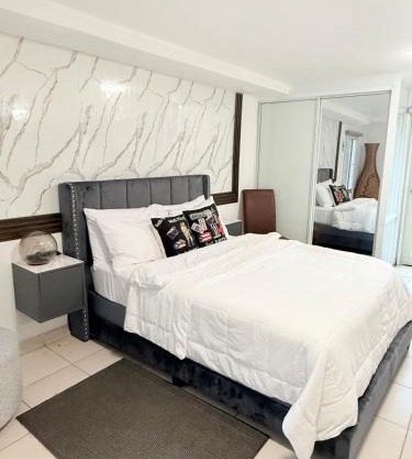 Green House - Modern Studio near Island Verde & Airport