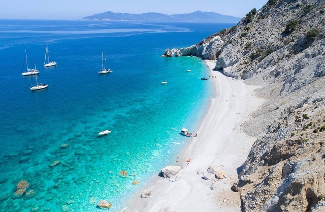 Gruccio Red Studio - A Sunny Skiathos Gem