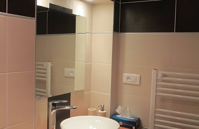 Guest Room 'Room 2 – Jasmin' with Shared Pool, Communal Terrace and Wi-Fi