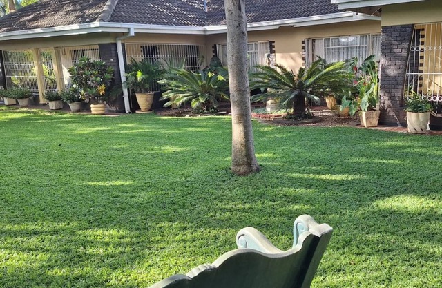 Guesthouse with green garden and pool - 2102