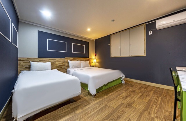 Gwangju Chungjangro Bobos