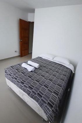 HABITACIÓN PRIVADA a 13 minutos del aeropuerto En Departamento con acceso a cocina