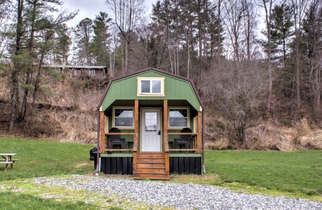 Halewood Farm Cottage Pet Friendly Cottage with Firepit Pond and Gazebo