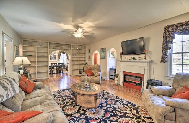 Half-Mi to Dawkins Rail Trail Family Home with Yard