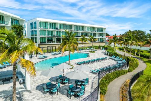Harbor Island Beach Club 205