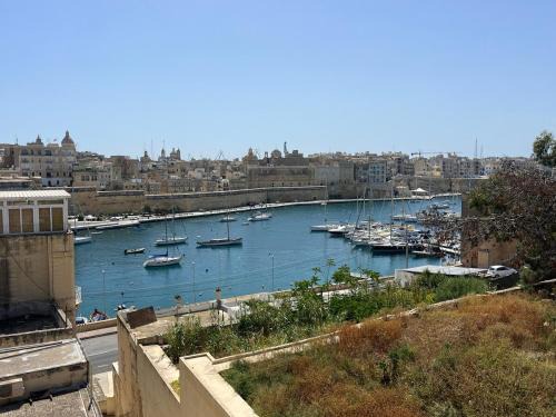 Harbour View Apt with Terrace