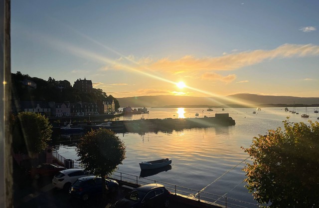 Harbourside - Spectacular views of Tobermory Bay