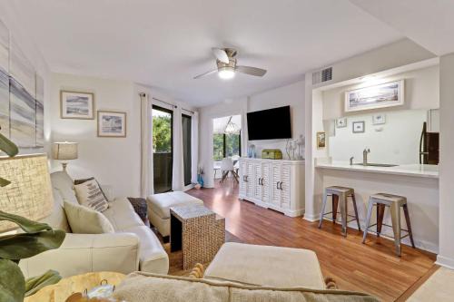 Harbourside Villa Steps to Shops Dining & Marina