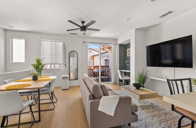 Heart of Carlsbad 2 bed 2 bath with Pool + Hot Tub