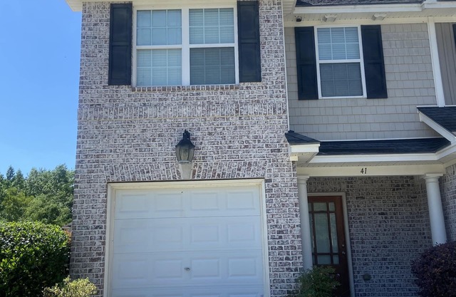 Heart of Savannah, gated community 20 minutes from River Street.