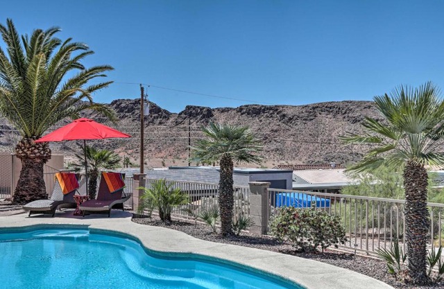 Heated Pool, Spa and Mtn Views Lake Havasu Home!
