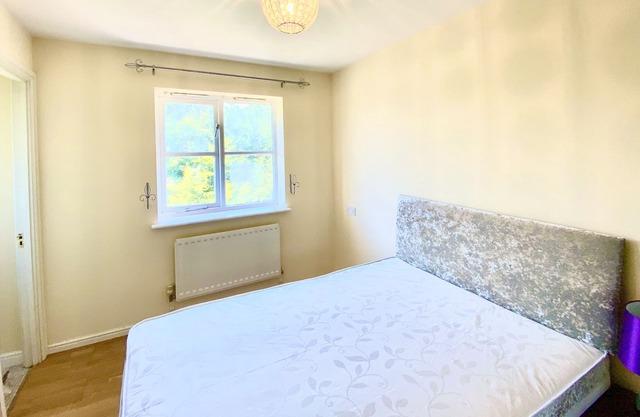 Heathrow House - 4 bedroom 3 bathrooms - London