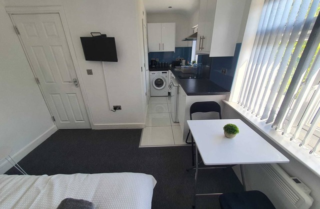 Heathrow - Wembley - Ruislip - Northolt - Uxbridge-C