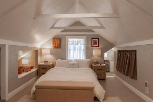 Heber base camp sleeps 7 fire pit pets ok AC