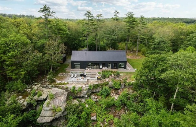 Hemlock Cliffhouse: Secluded with Stunning Views