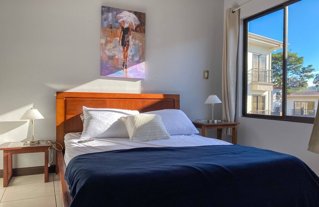 *HEREDIA* |NEAR: AIRPORT & CONVENTION CENTER | 2B APT | NICE BALCONY