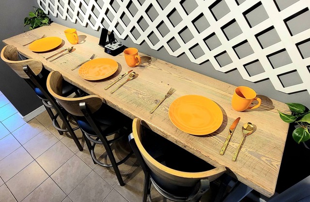 🦾HI-TEK MANOR🤖Central Location🗣️ Two 75in 4k LED TV'S🚀1GB internet🖥️