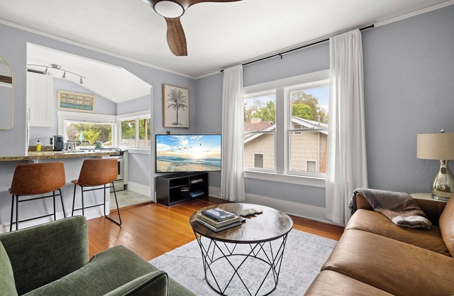 Hidden, 2.5 bedroom, Gem in the Heart of Santa Barbara — Walk to Everything!