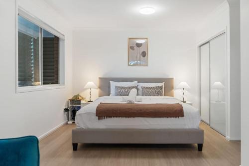 High Value 4Beds with Workspace Near Mall and Highway