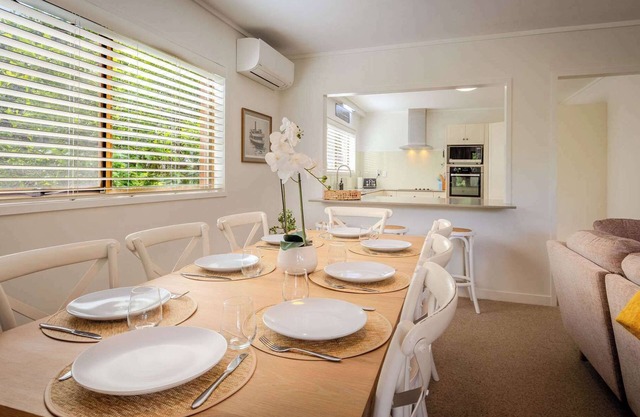 Highfield on High | Super Stylish with Spa Pool