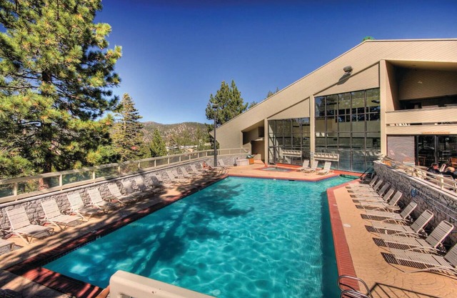 Highland Escape: 4 Villas, Full Kitchen, Pools, Game Room & Sports Courts