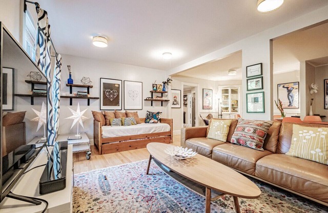 Hip & Luxurious Garden Retreat for Families, Foodies & Adventurers