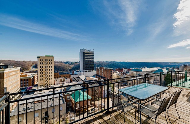 Historic Downtown Loft, Private Deck with View and outdoor Firepit