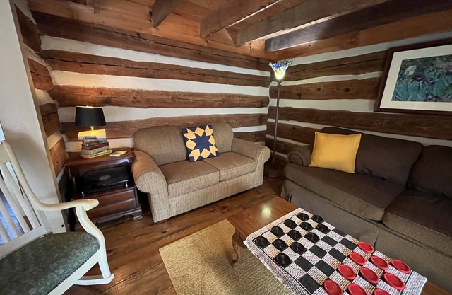 Historic Log Cabin on a homestead! Pet-Friendly!