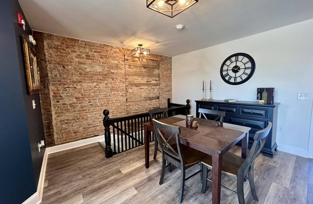 Historic Skylight Studio - 1 Bedroom Apartment