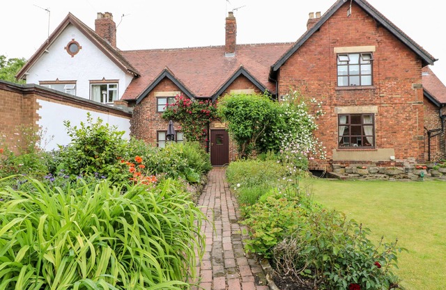 HOBSON'S COTTAGE 10 MAIN STREET, family friendly in Ilkeston