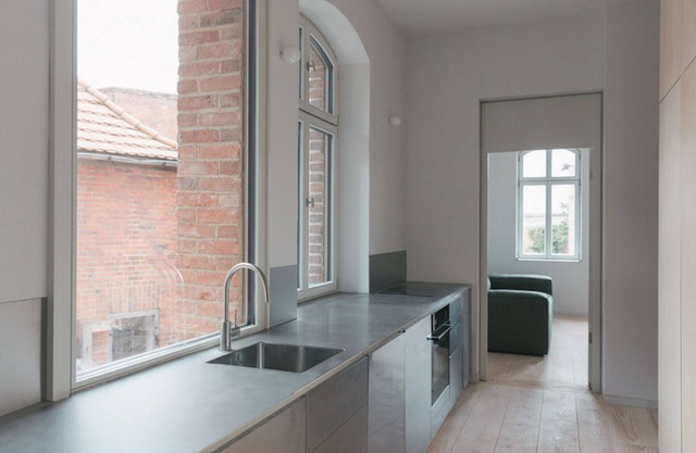 HOCHPARTERRE EAST: Morning sun and terrace to the east