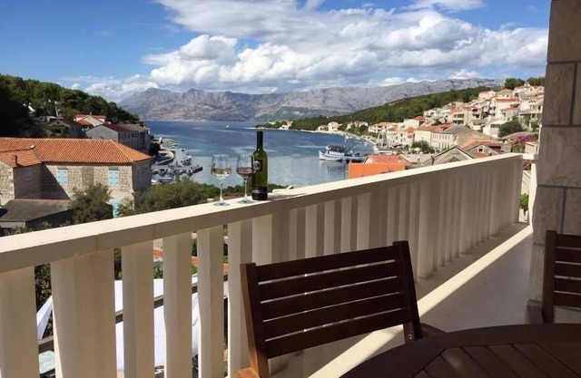 Holiday Apartment in Povlja with Communal Parking