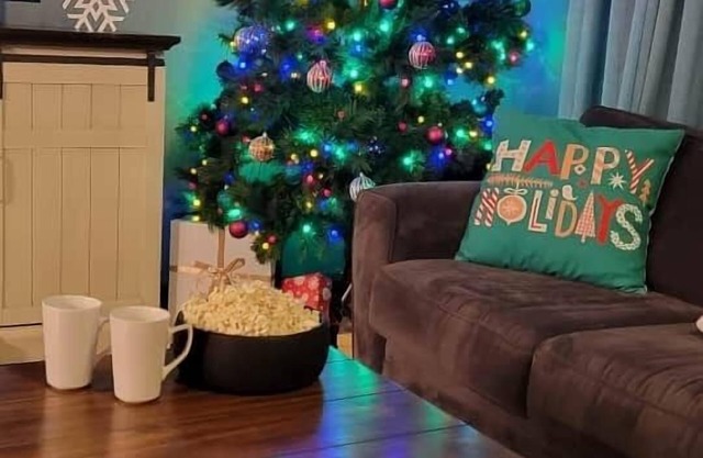 Holiday Decor|Multiple Families|Snowshoeing