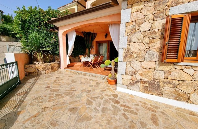 Holiday flat with fireplace, terrace and sea view
