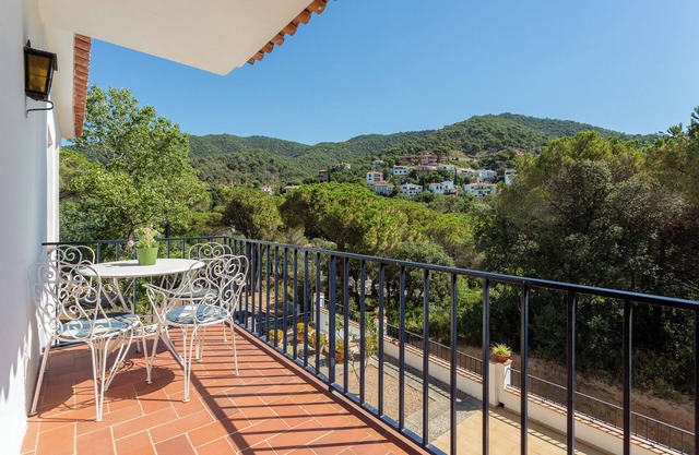 Holiday Home 'Un paraíso en la Costa Brava' with Mountain View, Private Terrace and Wi-Fi
