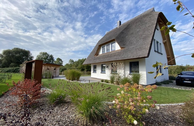 Holiday Home - Enjoy Rügen`s coast in the new maritime country house!