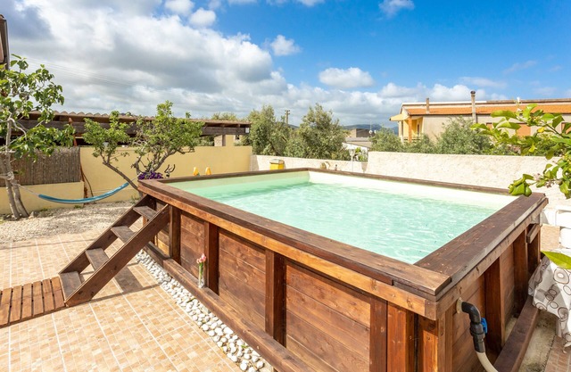 Holiday Home "Incantevole Casa con Piscina" with Mountain View, Pool & Wi-Fi